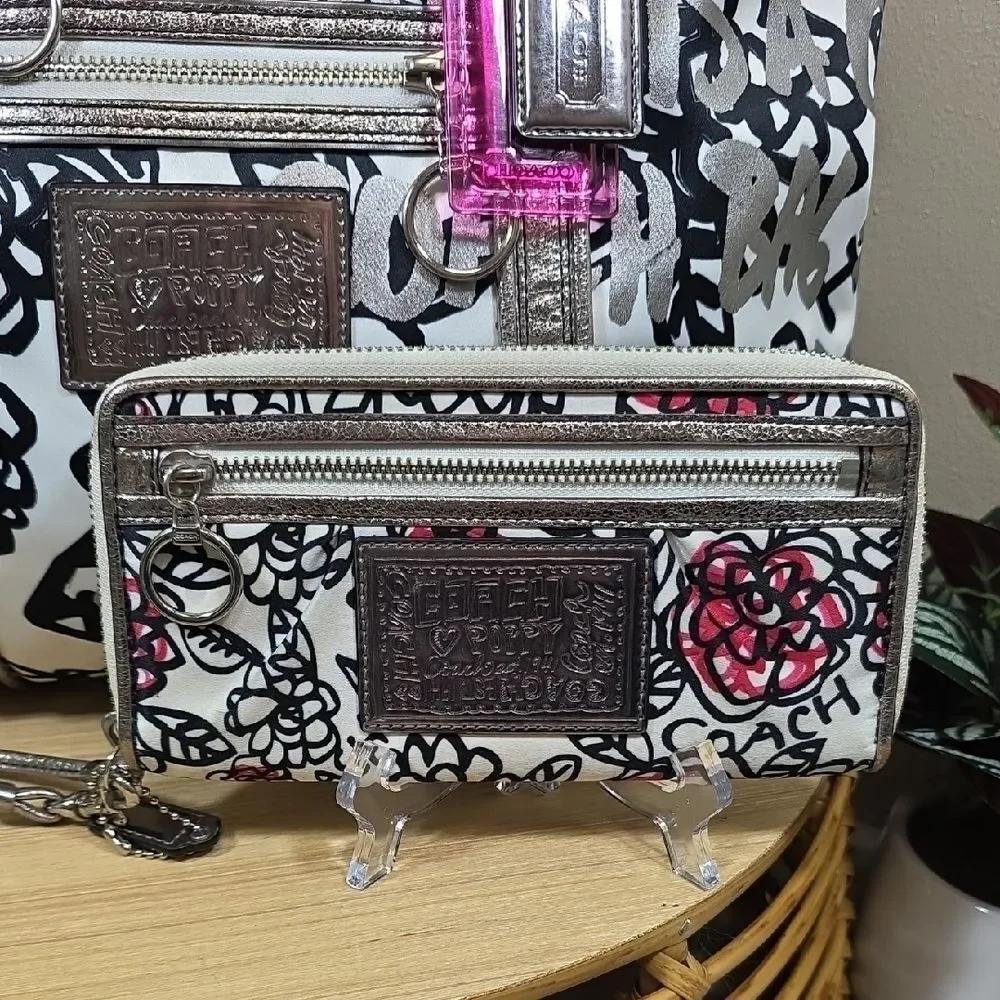 Coach Poppy Glam Tote With Matching Zip-Around Wallet - Picture 2 of 15